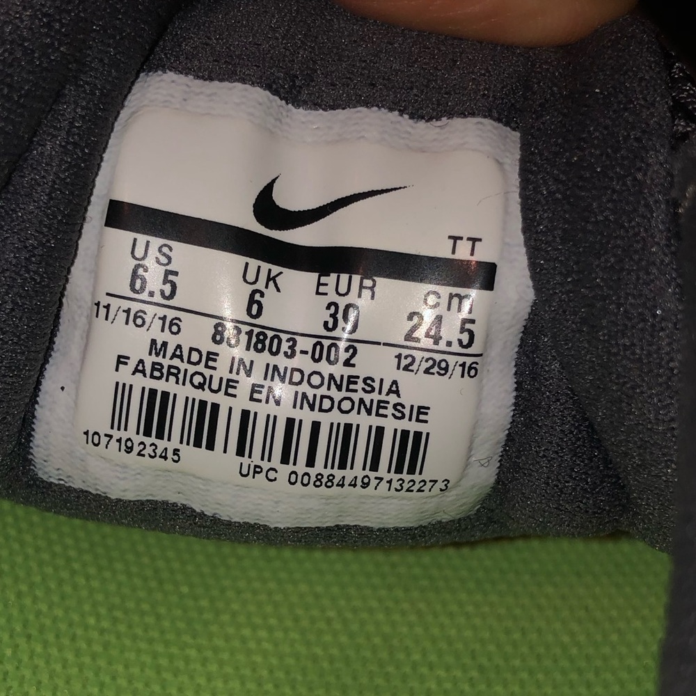Tennis shoes - Picture 5 of 5